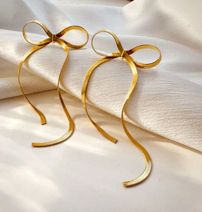 Gold Short Ribbon Elegant Earrings - Lyonkusol