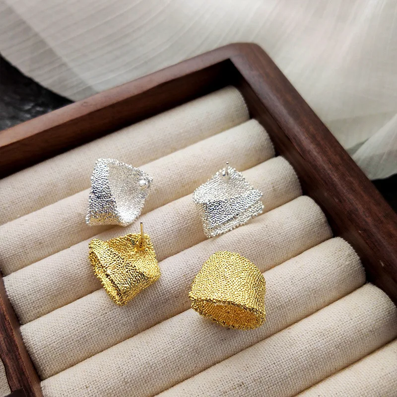 Gold Elegant Geometric Earrings - Lyonkusol